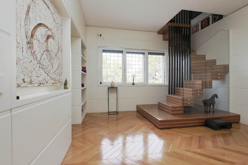 Almari Interiors